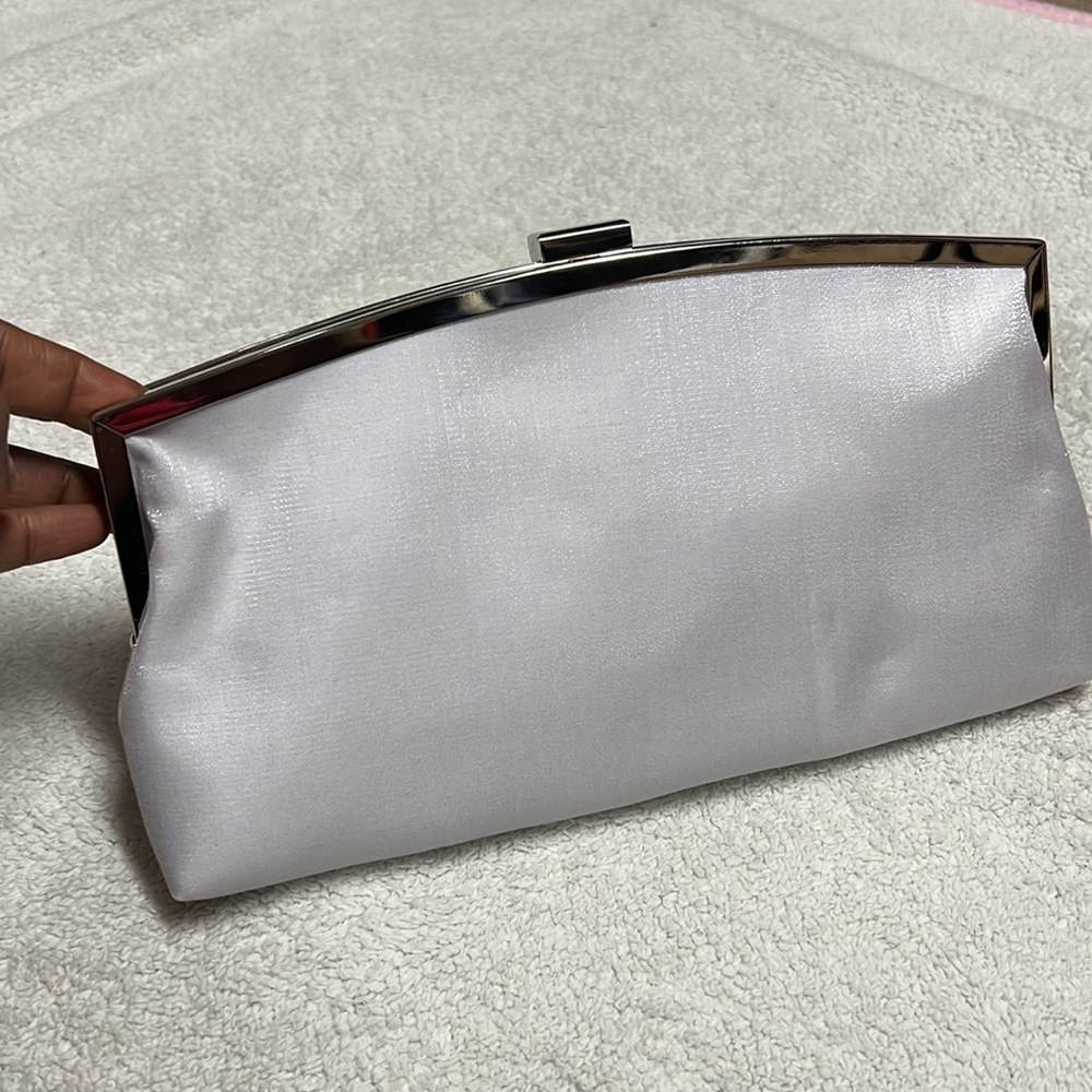 La Regale Jianna Casually Pleated Frame Clutch - Picture 6 of 8